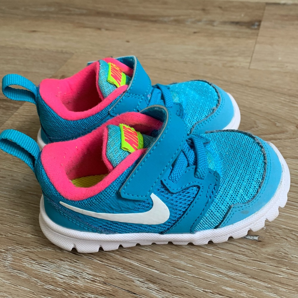 Nike toddler sneakers